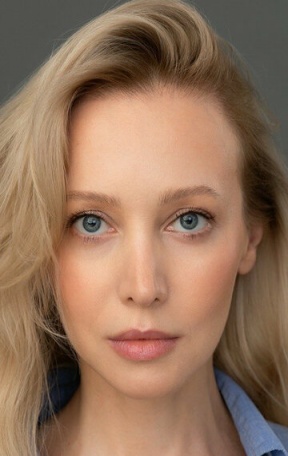 Мила Август