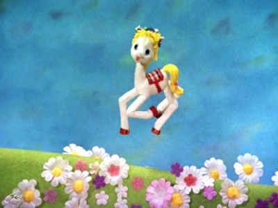 Одна лошадка белая