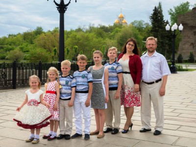 Жизнь замечательных семей