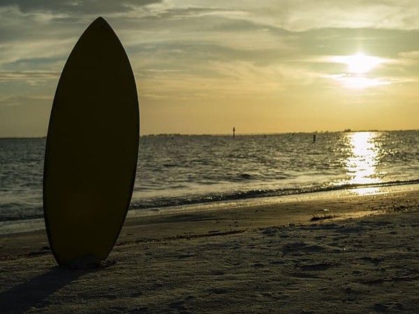 Девушка на скимборде