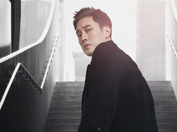 Тэриус у меня за спиной