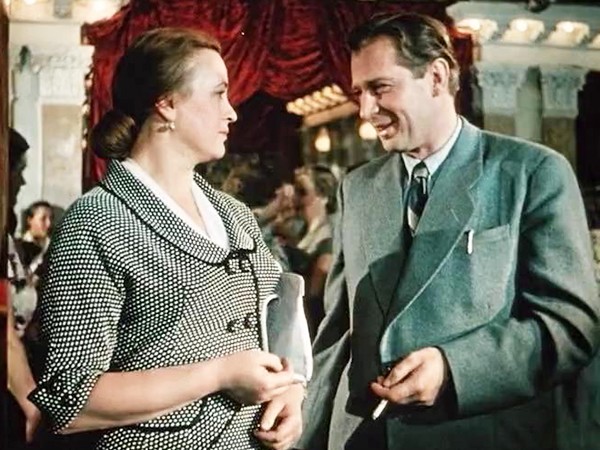 За витриной универмага (2)