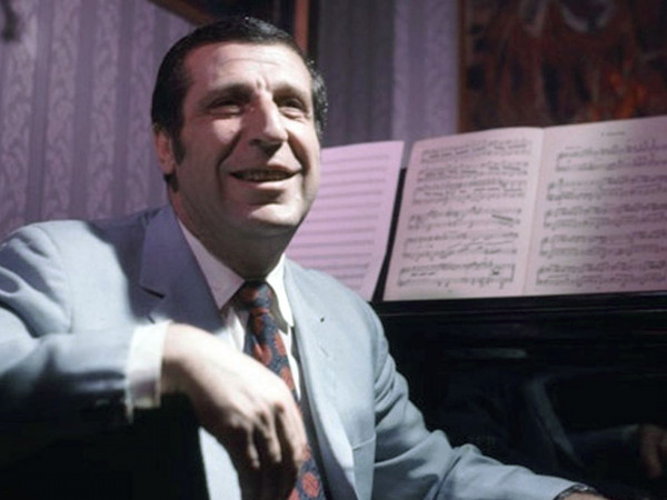 Арно Бабаджанян. И неба было мало, и земли...