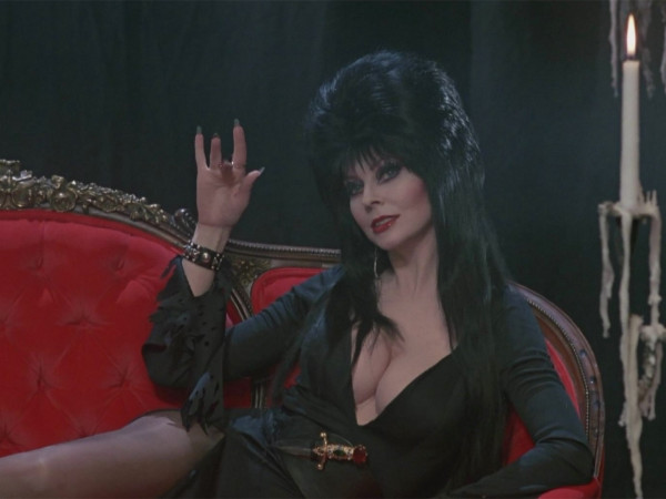 Эльвира: Повелительница тьмы (2)