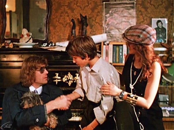 Черная роза — эмблема печали, красная роза — эмблема любви