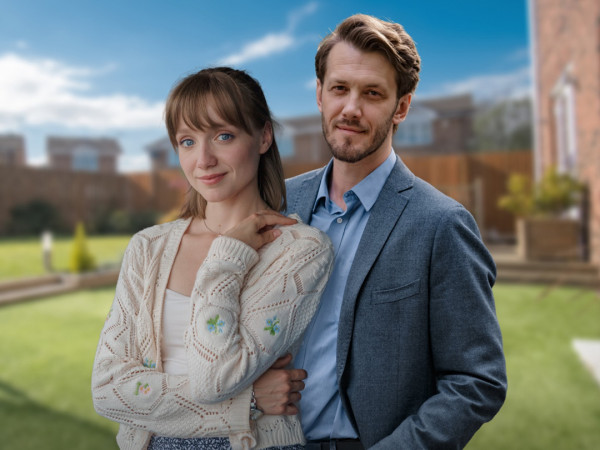 За каменной стеной