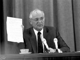 Горбачёв против ГКЧП. Спектакль окончен