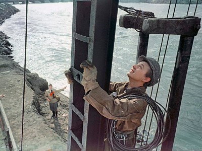 Люди на мосту