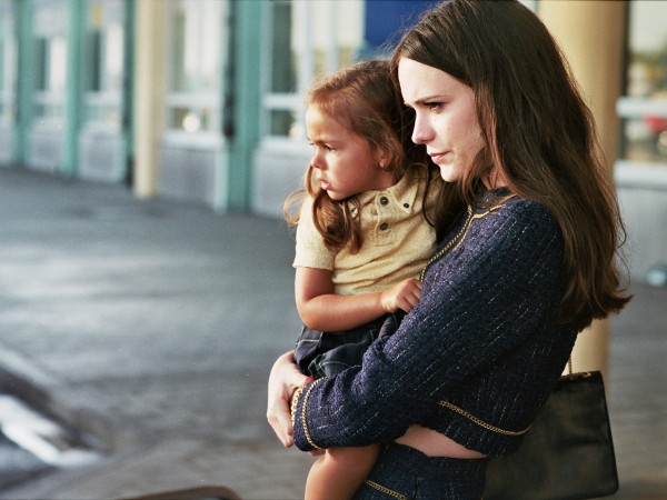 Дама в очках и с ружьем в автомобиле (3)