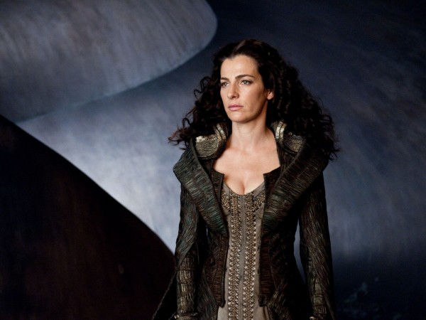 Человек из стали (2)