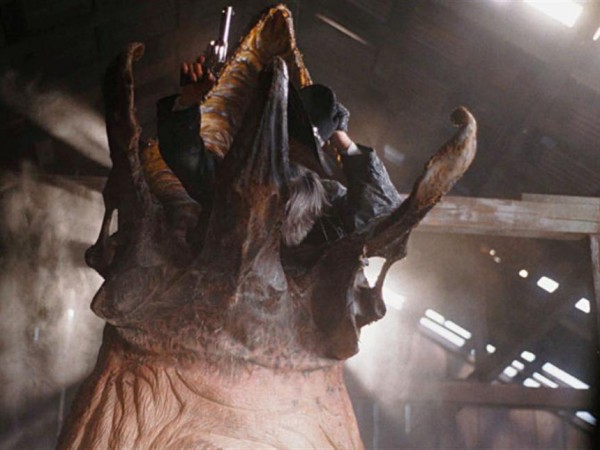 Дрожь земли 4: Легенда начинается (3)