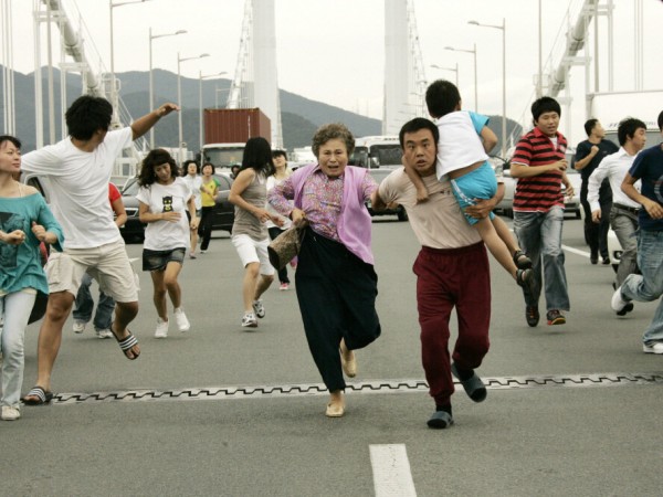 2012: Цунами (3)