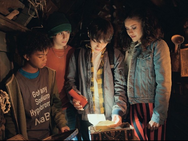 Ночь в магазине ужастиков (2)