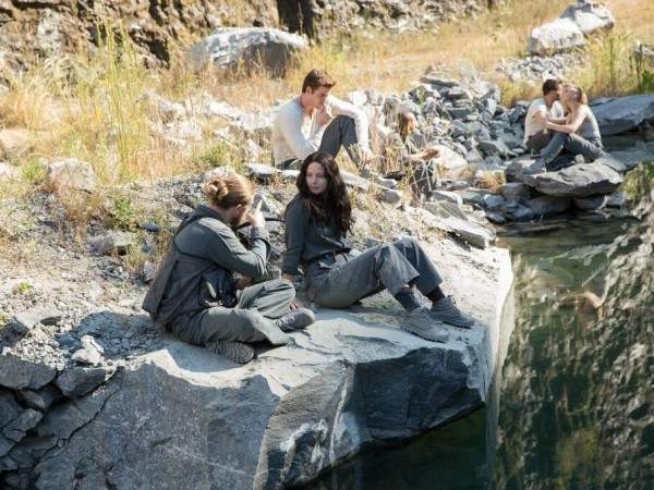 Голодные игры: Сойка-пересмешница. Часть I (4)