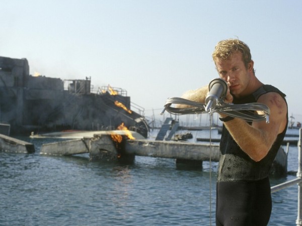 Глубокое синее море (6)