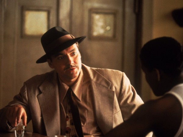 Дьявол в голубом платье (3)