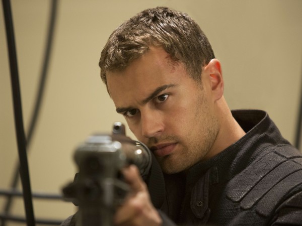 Дивергент, глава 2: Инсургент (3)