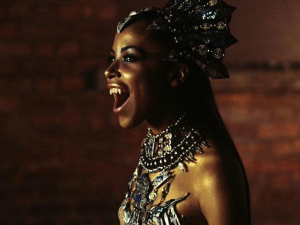 Королева проклятых (2)