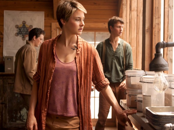 Дивергент, глава 2: Инсургент (2)