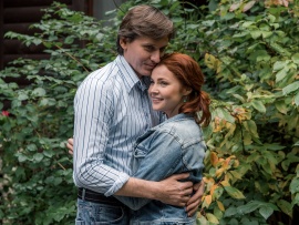 Женщина с лилиями